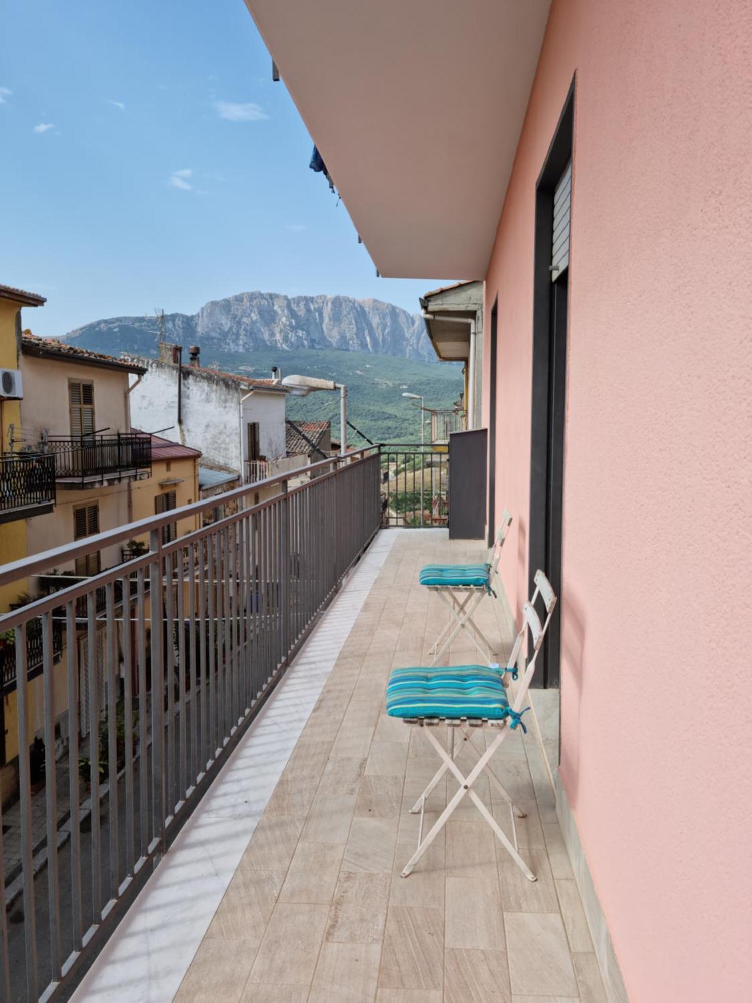 Apartamento Casa Di Mamma Godrano Exterior foto